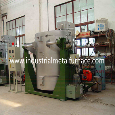 Memiringkan 400kg / H Oil Fired Melting Industrial Aluminium Melting Furnace Untuk Memo Logam